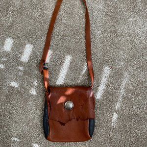 Leather shoulder handbag